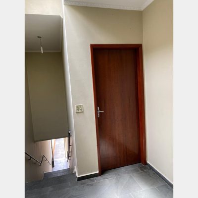 ARANHA-41-ESCADA-E-PORTA-DE-ENTRADA